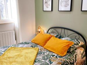 Maisons de vacances Charmant gite rustique en Sologne avec parking prive et animaux admis - FR-1-491-466 : photos des chambres