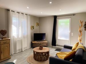 Maisons de vacances Charmant gite rustique en Sologne avec parking prive et animaux admis - FR-1-491-466 : photos des chambres