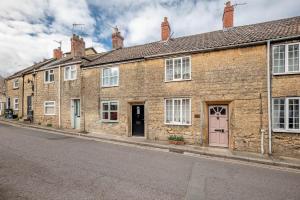 Cosy Cottage in Crewkerne Free on Street Parking