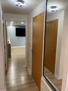 Modern 1-Bed Flat with Balcony