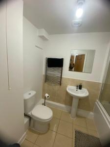 Modern 1-Bed Flat with Balcony