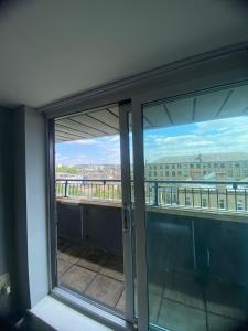 Modern 1-Bed Flat with Balcony