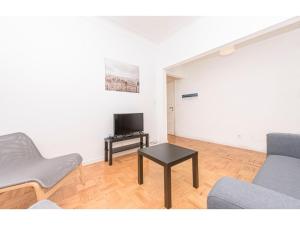 HOUZE Large 4 bedroom apartment near Lisbon Zoo