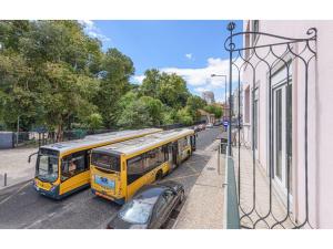 HOUZE Large 4 bedroom apartment near Lisbon Zoo