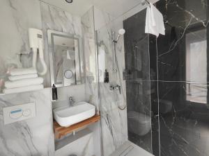 Hotels 55 Hotel Montparnasse : Grande Chambre Double 