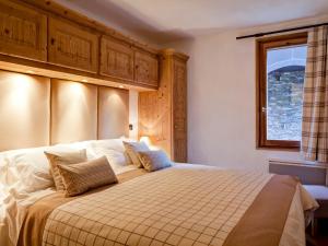 Appartement de standing au centre de Courchevel 1850, en bord de piste et avec terrasse - FR-1-514-35