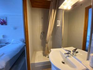 Hotels Hotel L'Oustalet : photos des chambres