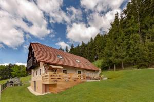 Sunflower House with Jacuzzy and Sauna