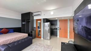 Flat Tropical Executive