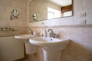 B&B / Chambres d'hotes La Dominotte : Appartement - Vue sur Jardin