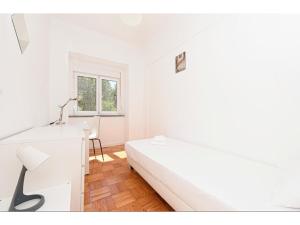 HOUZE_Central Lisbon 4 room flat