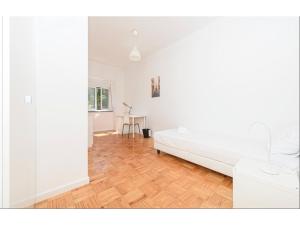 HOUZE_Central Lisbon 4 room flat