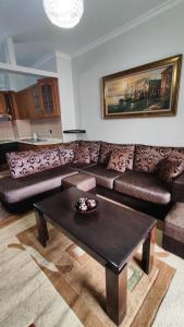 Warm Wooden Escape, Cozy & Elegant Stay