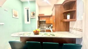 Top Central Rhapsody Residence - 4 rooms - Steps from Major Attractions