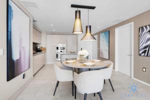 Bay View 2Br Apartment with Amenities