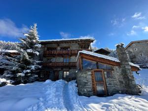 Chalet authentique avec jacuzzi proche de Val dIsère