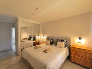 EMILIA - Los Cristianos, heated pool, spacious terrace, fibre net, tv channels