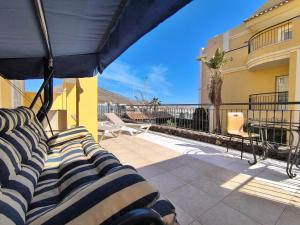 EMILIA - Los Cristianos, heated pool, spacious terrace, fibre net, tv channels