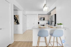 Modern 2BR 2BA Oasis & pool