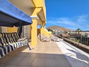 EMILIA - Los Cristianos, heated pool, spacious terrace, fibre net, tv channels