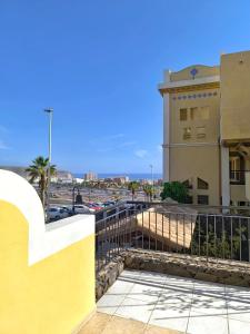 EMILIA - Los Cristianos, heated pool, spacious terrace, fibre net, tv channels