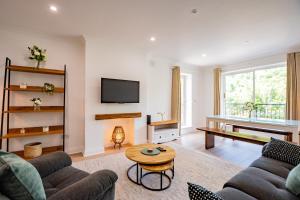 Simply Stunning 3 Bed Apartment with Free Parking