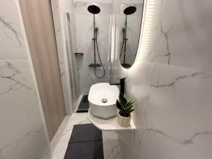 Heart of Syntagma Rooms -2min from the square center-