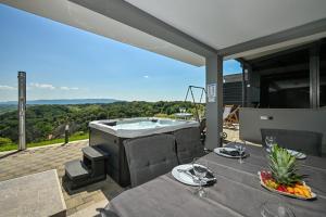 View&Wine Jacuzzi -Tuheljske toplice