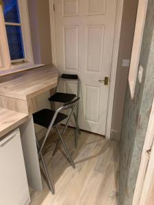 Glastonbury town centre modern apartment