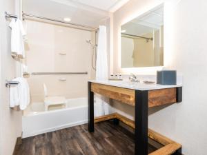 King Room with Two King Beds and Mobility Accessible Tub room in Cherry Valley Lodge