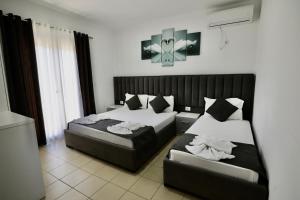 Triple Room with Balcony room in Hotel Kapllani