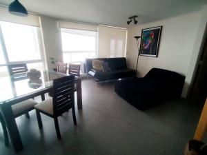 Smart Host Rentals- Estilo y espacio frente al mar