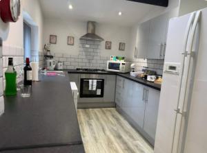 Room 2 Shared House in L6