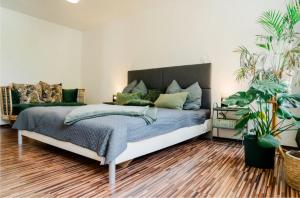 Stadthaus im Altstadtkern mit Blick auf Dingolfinger Münster