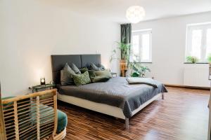 Stadthaus im Altstadtkern mit Blick auf Dingolfinger Münster