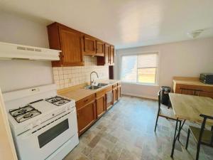 Cleveland Airport - 2nd Floor - WonDos Apartment