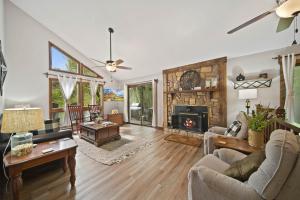 Riverside Mountain Retreat