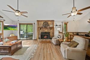 Riverside Mountain Retreat