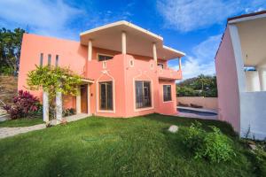 Casa Ohana, Mayto