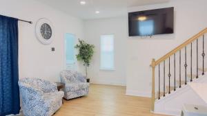 Coastal Beach House Blocks from Ocean