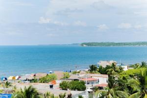 Spacious 2 bedroom beachfront apt Morros Vitri with balcony