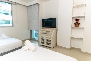 Spacious 2 bedroom beachfront apt Morros Vitri with balcony
