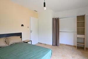 Villas Villa neuve climatisee, avec piscine - 15 mn d-Uzes et du Pont du Gard : photos des chambres