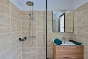 Villas Villa neuve climatisee, avec piscine - 15 mn d-Uzes et du Pont du Gard : photos des chambres