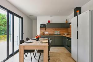 Villas Villa neuve climatisee, avec piscine - 15 mn d-Uzes et du Pont du Gard : photos des chambres