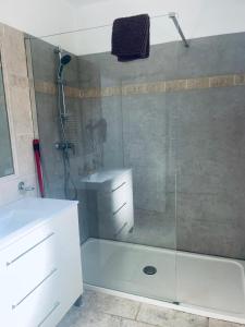 Appartements LOGEMENTS ACCES PISCINE - T2 Residence Serena : photos des chambres