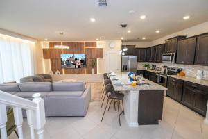 Stunning Pool Home just minutes from DISNEY