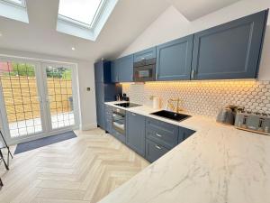 Bright 5 Bedroom House in Didsbury, Manchester