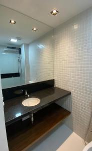 Novo! Apto com Piscina e Vaga ao lado do Farol da Barra em Salvador