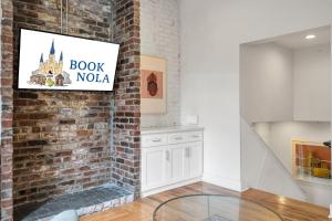 Esplanade Ave Stay wBalcony across French Quarter